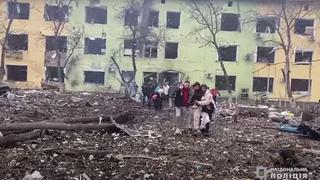 Rusia dice que bombardeo de un hospital pediátrico en Ucrania fue puesta en escena