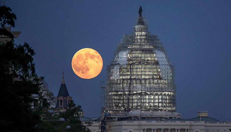 Luna azul en el Capitolio de Estados Unidos. (AP)