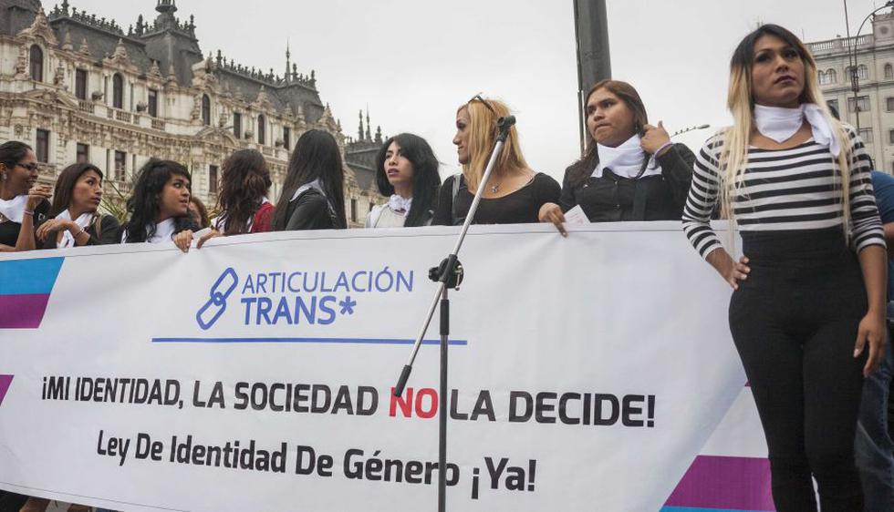 Personas transgénero realizaron plantón para solicitar ley de identidad de género. (Renzo Salazar)