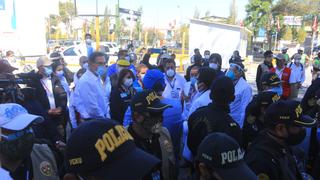 Arequipeños reciben con protestas al presidente Martín Vizcarra por crisis sanitaria de COVID-19