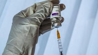 Dinamarca suspende por precaución la vacuna de AstraZeneca contra el COVID-19