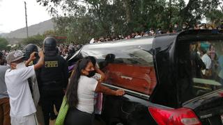 Multitud recibe con banda musical la llegada de los restos de Silvano Cántaro a su natal Huánuco