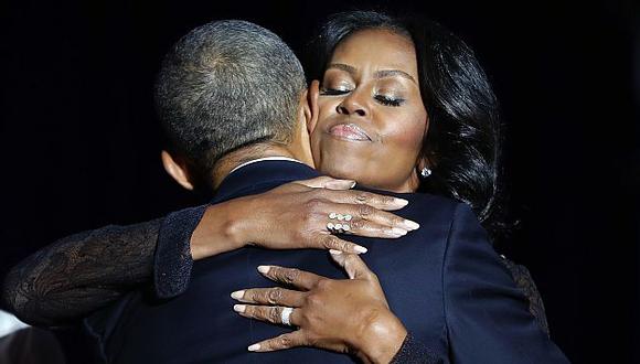 Michelle Obama saluda a Barack Obama por el Día del Padre y Twitter se inunda de amor con su mensaje. (AP)