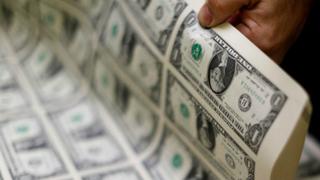 El dólar abre levemente al alza ante temores de una recesión global