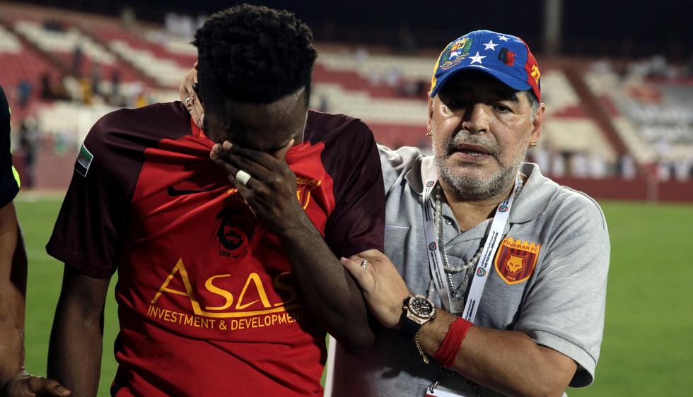Diego Maradona renunció a ser DT del Al Fujairah porque no lo pudo llevar a primera división.  (REUTERS)