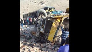 Arequipa: choque de bus de empresa Flores con camión deja un muerto y al menos 17 heridos en Quebrada del Toro
