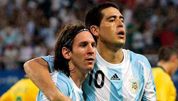 Lionel Messi y Juan Román Riquelme jugaron juntos en la Selección de Argentina (Foto: AFP).