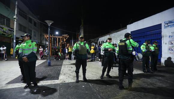 La Municipalidad del Callao inició en horas de la madrugada un desalojo de ambulantes para recuperar espacios públicos en sus calles. (Foto: César Grados/@photo.gec)