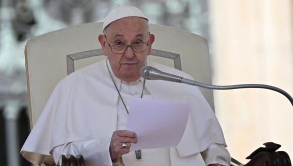 El Papa Francisco pidió negociar para detener la guerra en Medio Oriente y Europa. (Foto de Filippo MONTEFORTE / AFP)