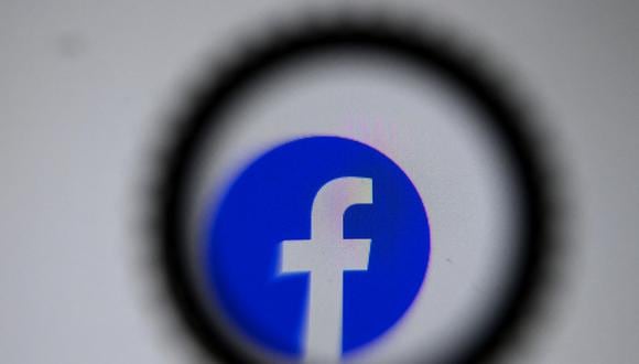 Facebook enfrenta una tormenta de críticas desde que su exempleada Frances Haugen filtró estudios internos que muestran que la empresa conocía el daño potencial que provocaban sus sitios web. (Foto: Kirill KUDRYAVTSEV / AFP)