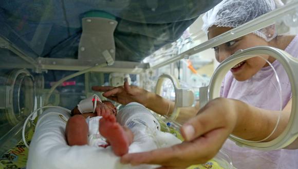 Más de 30,750 bebés que nacieron de forma prematura&nbsp;pesaron menos de kilo y medio. (Foto: Difusión)