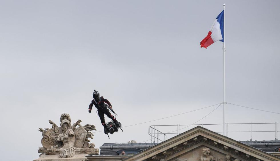 ¿Cuál es el asombroso sistema que utilizó el "soldado volador" de Francia? (Foto: AFP)