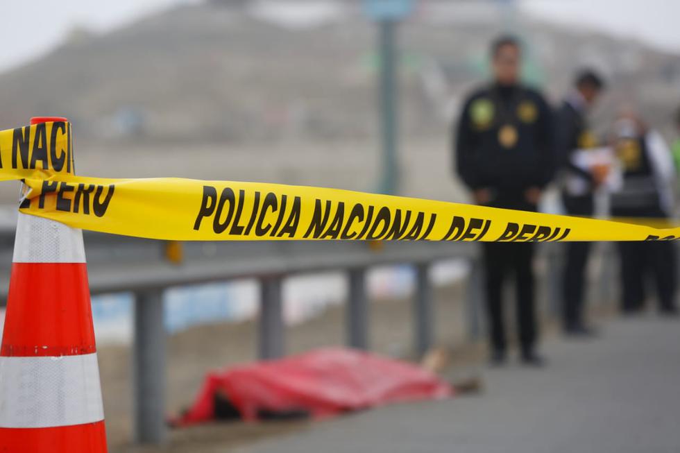 El personal de Rutas de Lima encontró este martes el cadáver de un hombre en la Panamericana Sur. (Foto: César Grados)