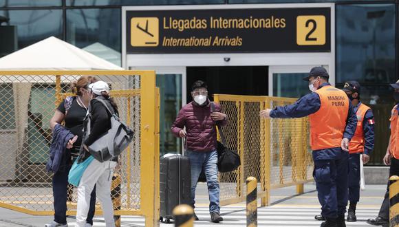 Ejecutivo limitó el tránsito aéreo desde Brasil y amplió la suspensión de vuelos procedentes de Europa. (Foto: Leandro Britto / GEC)