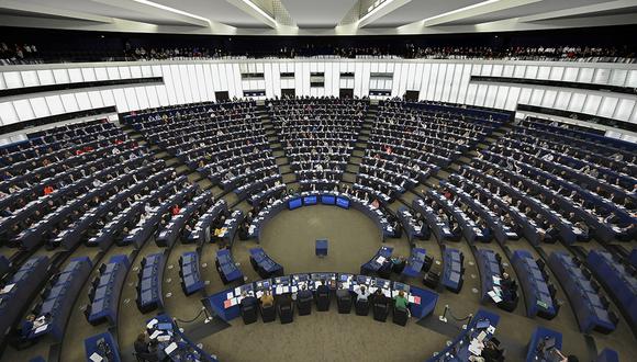 Los miembros del Parlamento Europeo participan en una sesión de votación en Estrasburgo, este de Francia. (Foto: AFP)