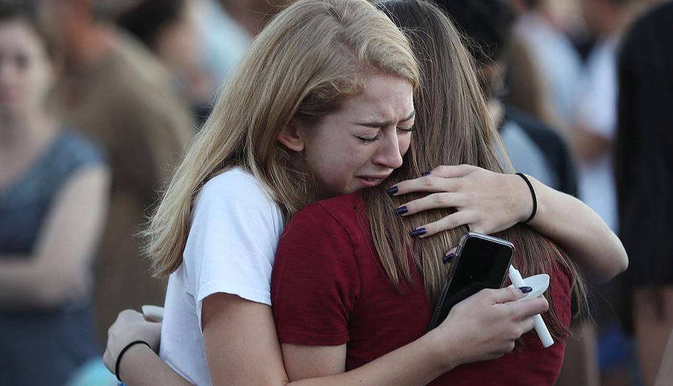 Las familias de las 17 víctimas que perdieron la vida en el tiroteo de secundaria de Parkland, ocurrido el pasado 14 de febrero, recibirá 400.000 dólares. (Foto: AFP)
