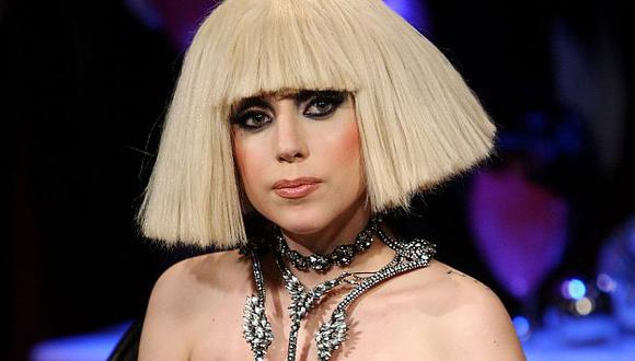 La asistente se quejó de que tenía que alcanzarle la toalla a Gaga luego de que esta se bañara. (AP)