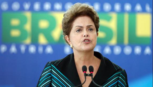 EN LA MIRA. El escándalo de Petrobras involucra a más de 50 políticos, muchos cercanos a Rousseff. (AP)