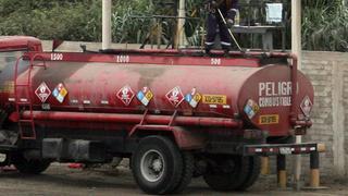 Piura: Dos muertos tras choque de camión cargado de petróleo