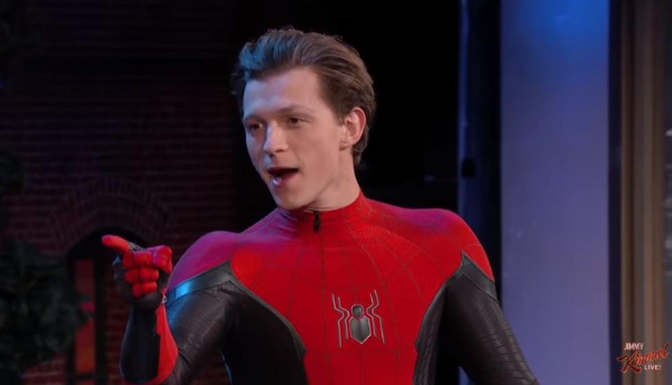Tom Holland se presentó en el programa de Jimmy Kimmel con el traje oficial de 'Spiderman'. (Foto: Captura de video)