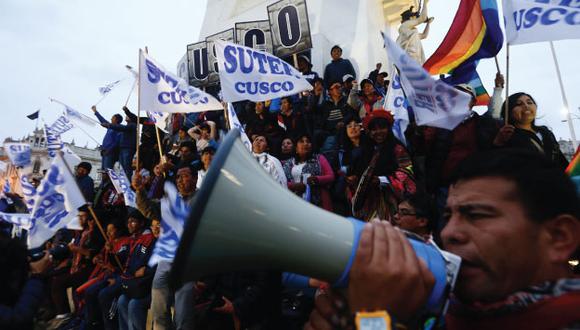 El secretario general del Suter Cusco revalidó, en un mitin improvisado, los acuerdos con el Gobierno. (USI)