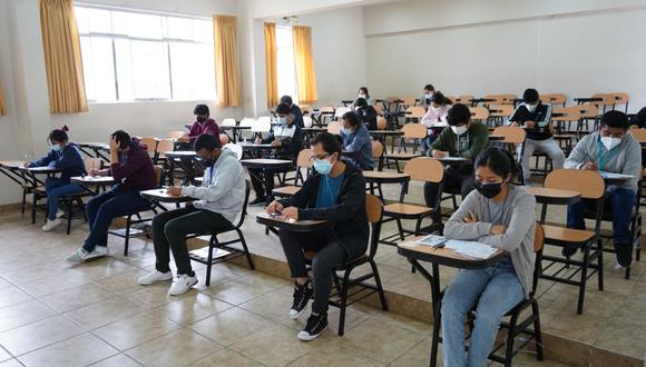 Medida garantizará condiciones básicas de calidad y beneficiará a jóvenes con alto desempeño académico e insuficientes recursos económicos.  (Foto: Andina)