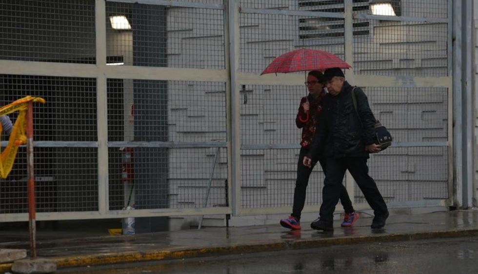 Persiste las condiciones de llovizna en Lima Metropolitana con tendencia a continuar en las siguientes horas. La temperatura actual es de 18°C con 94% de humedad relativa, señala Senamhi. (Foto: Violeta Ayasta)
