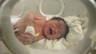 ‘Bebé milagro’ corre peligro: sufrió tres intentos de secuestro en 48 horas