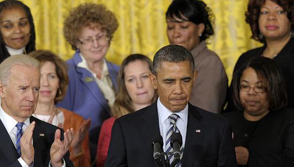 Obama declarado junto a madres que perdieron a sus hijos en tiroteos. (AP)