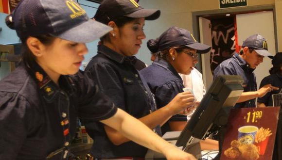 MERCADO. Jóvenes tendrán una nueva forma de contratación. (Heiner Aparicio)
