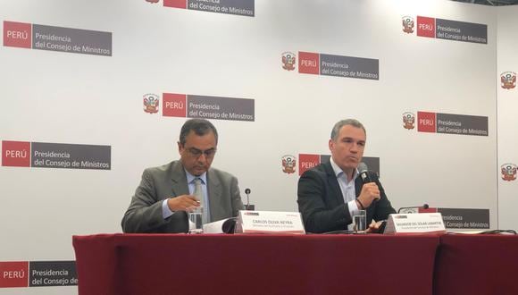 Premier dio conferencia de prensa acompañado del ministro de Economía, Carlos Oliva (Carlos Viguria/Perú21).
