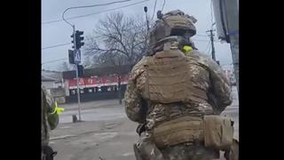 Militares ucranianos y rusos combaten en calles de la ciudad de Voznesensk [VIDEO]