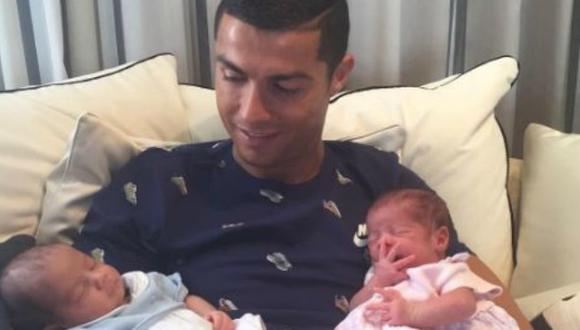 Ronaldo junto a sus mellizos recién nacidos. (Cristiano Ronaldo/CR7)