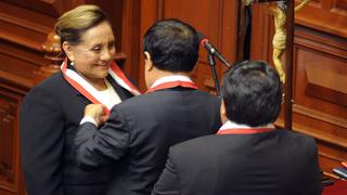 La nueva congresista Rosa Núñez está en problemas