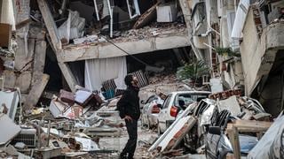 Terremoto en Turquía: Gobierno detiene a constructores por negligencia en edificios derrumbados