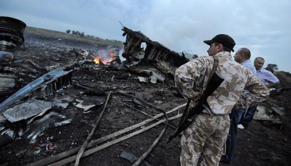 El avión habría sido abatido por un misil en una zona de Donetsk. (AFP)