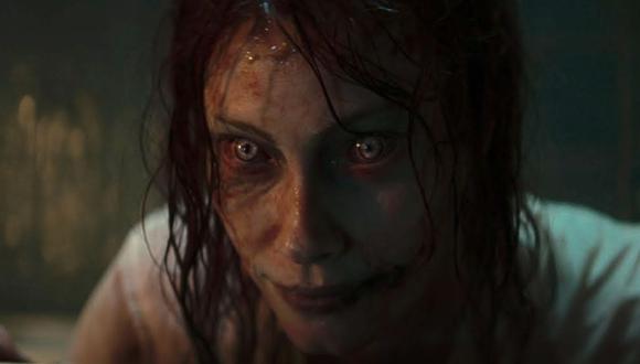 Alyssa Sutherland interpreta a Ellie, una de las protagonistas de “Evil Dead: El despertar” y quien es poseída por un demonio (Foto: Warner Bros. Pictures)