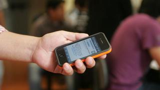 Presentan proyecto de ley que prohíbe uso de celulares en horas de clases