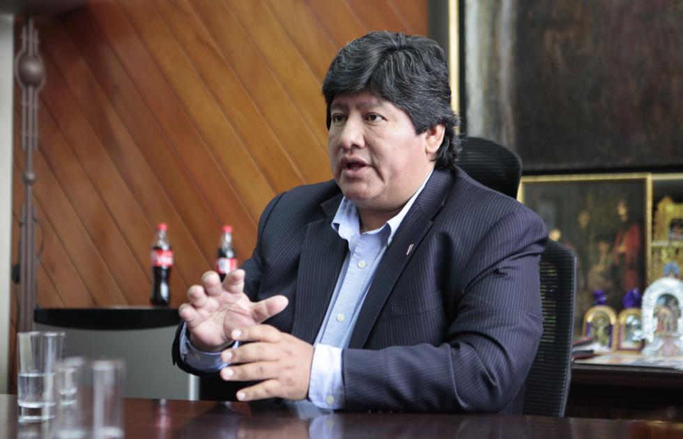 El presidente de la Federación Peruana (FPF), Edwin Oviedo, fue acusado del delito de homicidio calificado contra dos ex dirigentes de la agroindustrial Tumán. (USI)