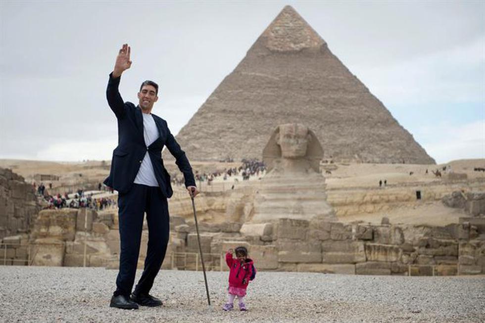 Egipto fue testigo de un encuentro inesperado. La india Jyoti Amge y el turco Sultan Kosenposan, poseedores de respectivos Records Guinness como la persona más baja y más alta del planeta se encontraron. (EFE)