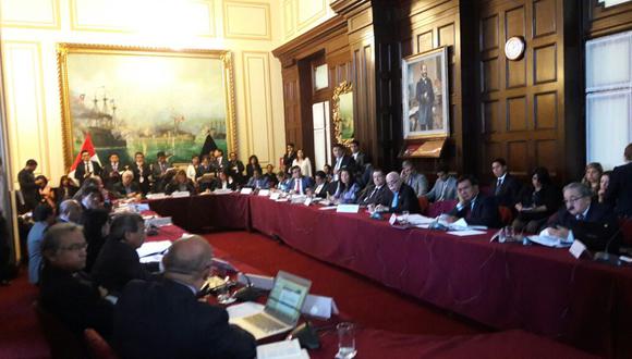 Comisión del Congreso sesiona en la Sala Grau.