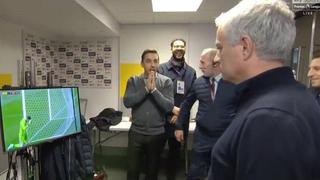 YouTube: Imperdible reacción de Mourinho y Gary Neville por el blooper de De Gea [VIDEO]