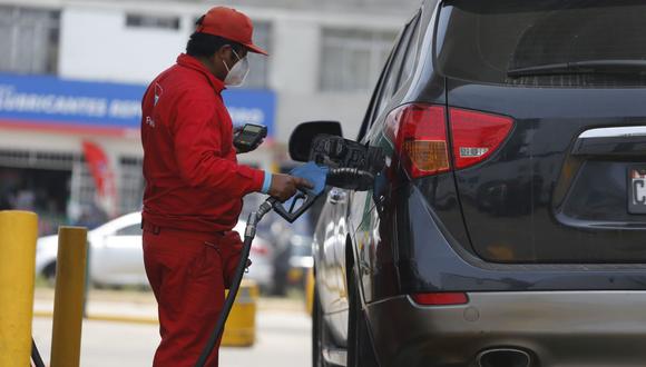 El precio de los combustibles debe bajar. (Foto: GEC)