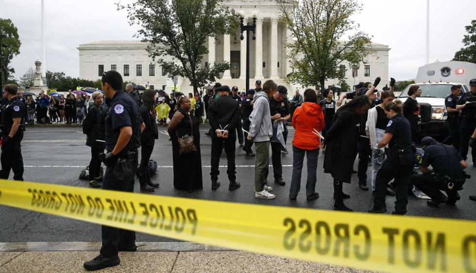 Ciudadanos mostraron su repudio contra Brett Kavanaugh en las calles de Washington. | Fotos: AFP