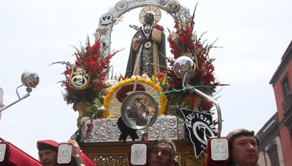 En diversas ciudades del Perú se efectúan fiestas patronales y procesiones en honor a San Martín de Porres, siendo la procesión principal la que parte de la Iglesia de Santo Domingo, en Lima (Foto: Andina / Héctor Vinces)