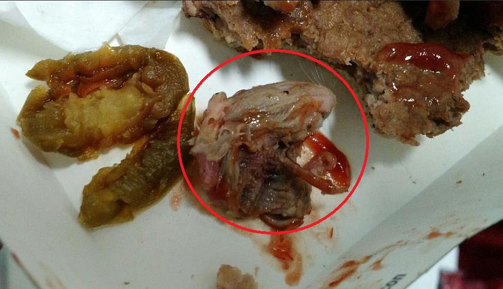 McDonald's: Cliente halló presunta cabeza de rata al interior de su hamburguesa en México. (@sectorial16)