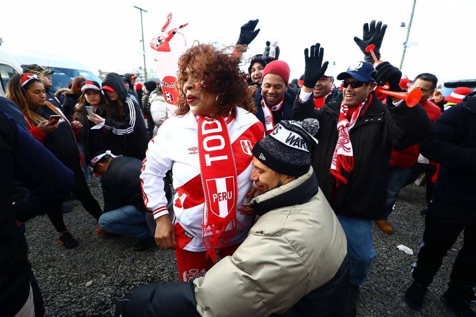 Así viven los hinchas peruanos la previa del Perú vs. Paraguay. (Foto: Daniel Apuy/GEC)