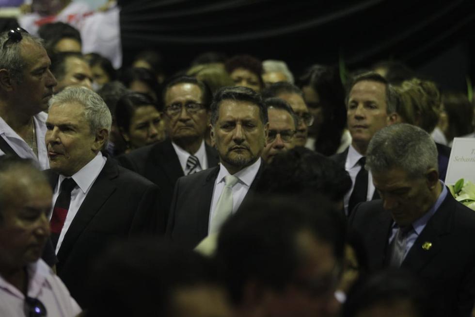 El ex alcalde de Lima Luis Castañeda Lossio acudió al velorio del ex presidente Alan García Pérez en la sede central del Partido Aprista en Breña. (Foto: Miguel Bellido / GEC)