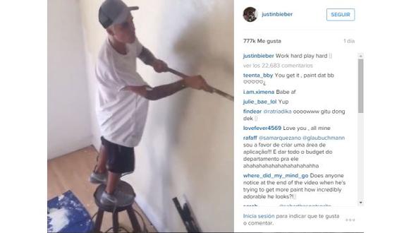 Justin Bieber pinta paredes como castigo por lanzar huevos a su vecino. (Captura)