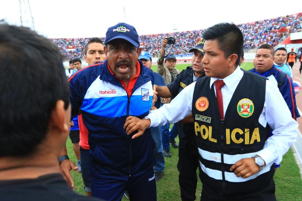 Director del club Mannucci agredió a un policía al termino de un encuentro de fútbol en Trujillo.